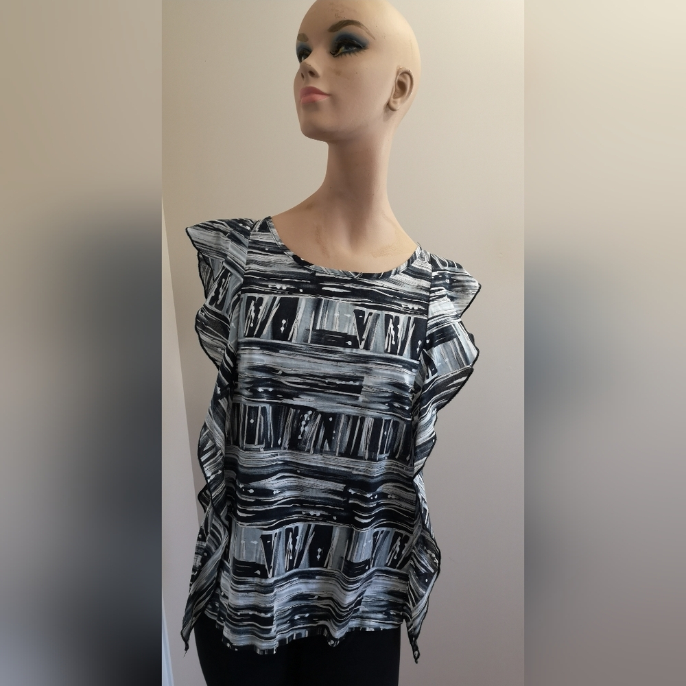 Ellen Margaret Moody Size Small Abstract Ruffle Top Black White